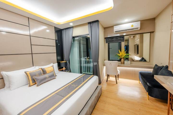 Room 4 of 13