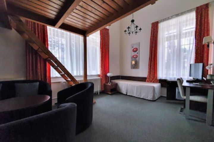 Room 205 of 324