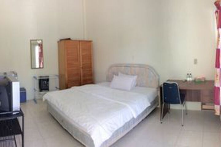 Room 10 of 32