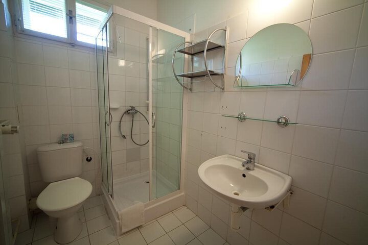 Room 6 of 14