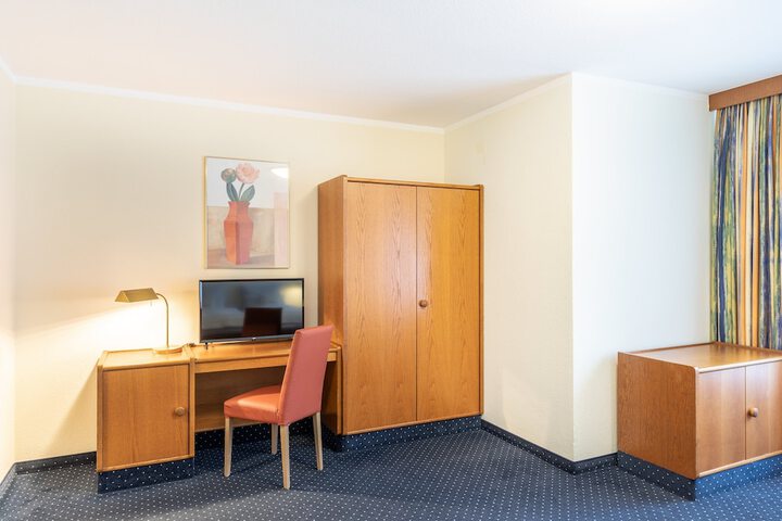 Room 7 of 171
