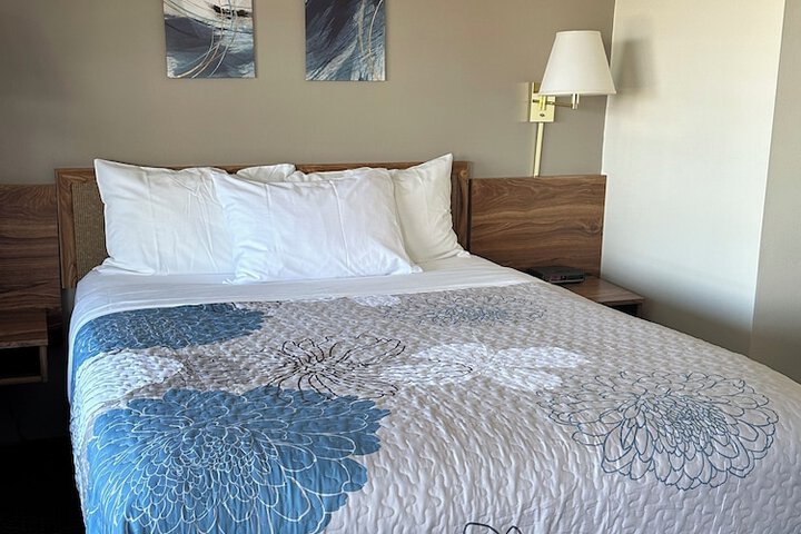 Room 8 of 48