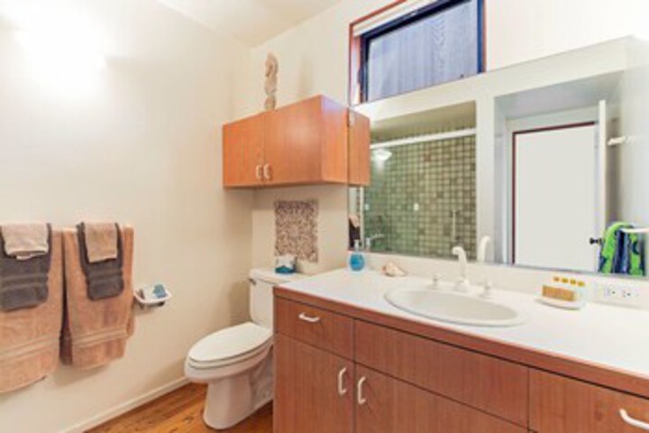 Room 2 of 32