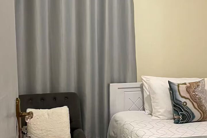 Room 6 of 25
