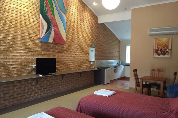 Room 10 of 33