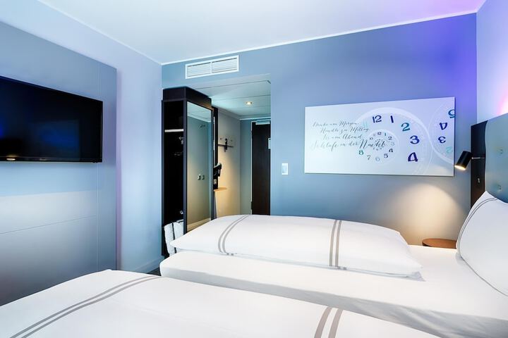 Room 14 of 38
