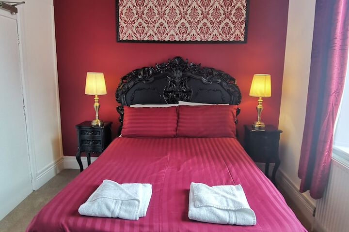 Room 6 of 28
