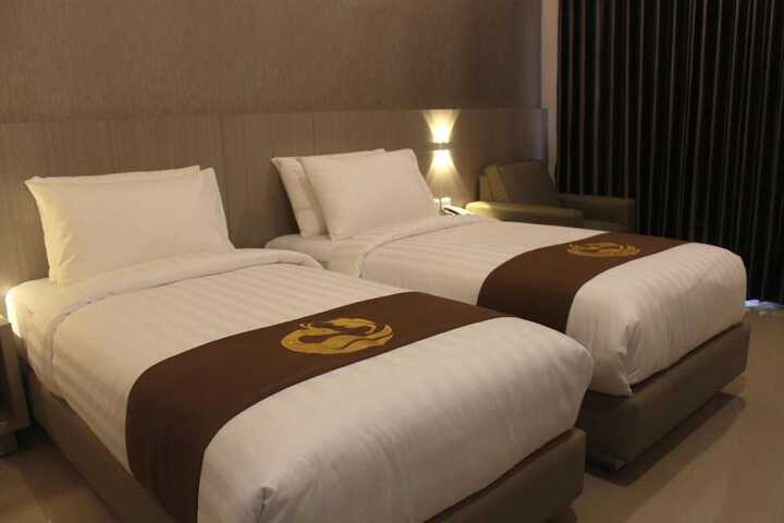 Room 13 of 37
