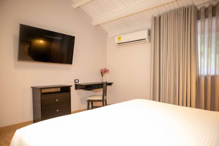 Room 8 of 120