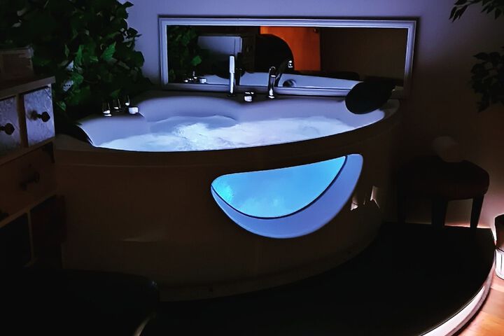 Hot Tub 58 of 80