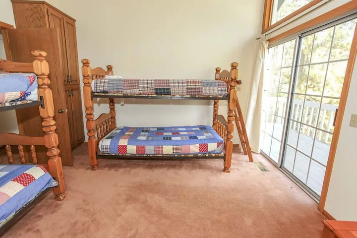 Room 4 of 16