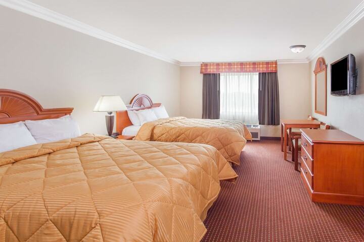 2 Queen Beds (11 of 11)