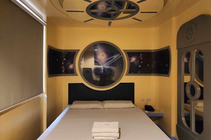 Room 13 of 23
