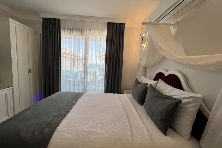 Room 30 of 107