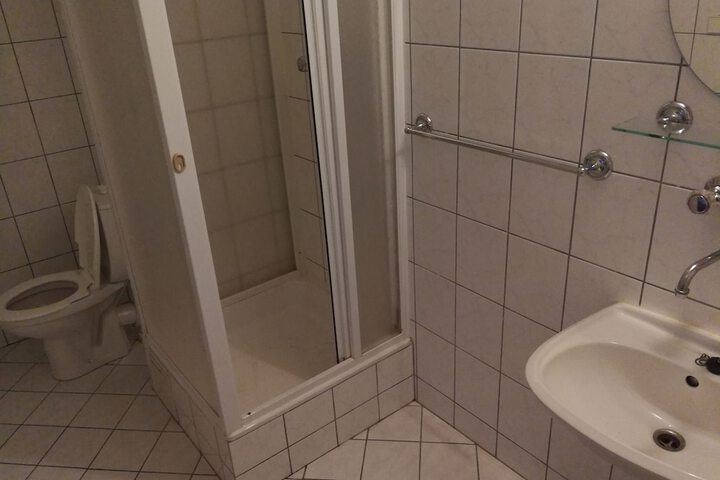 Room 10 of 15