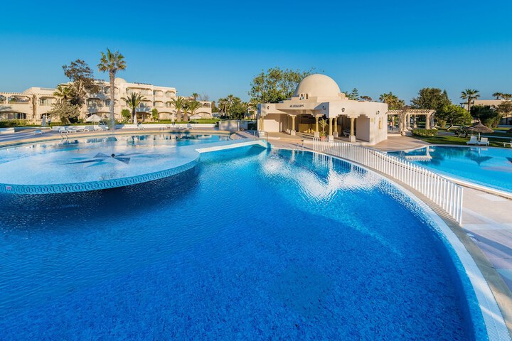 Hotel with Pool