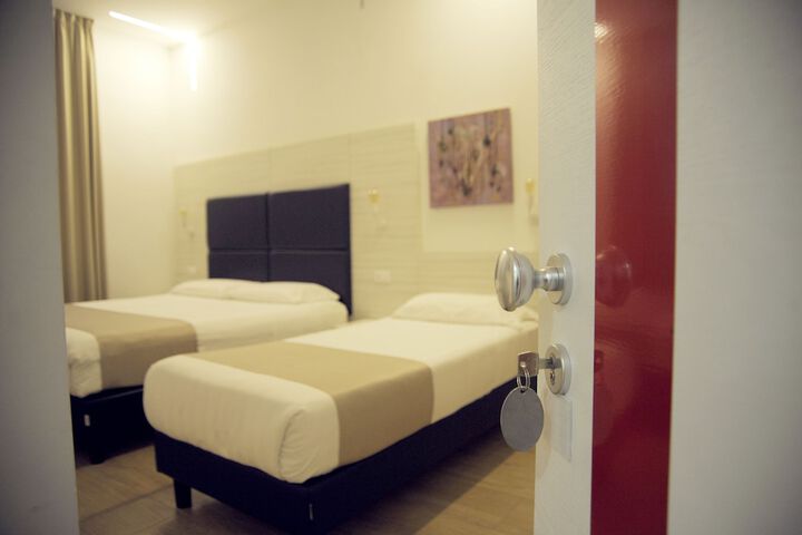 Room 16 of 30