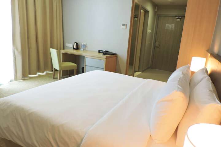 Room 10 of 42