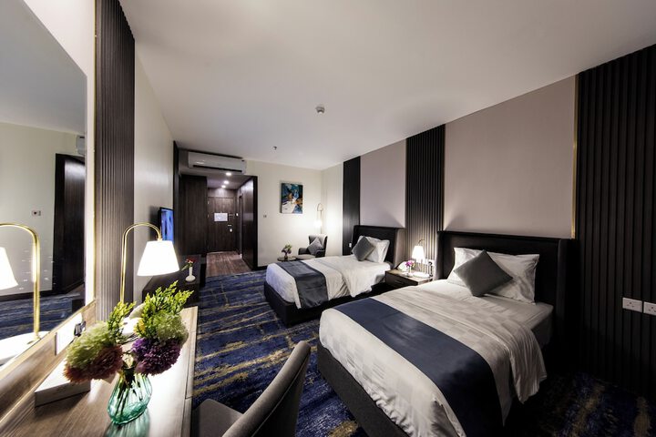Room 16 of 36