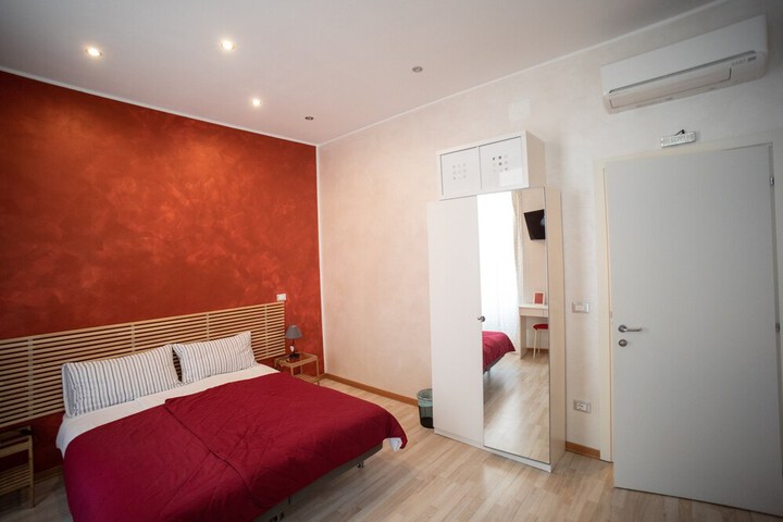 Room 12 of 37