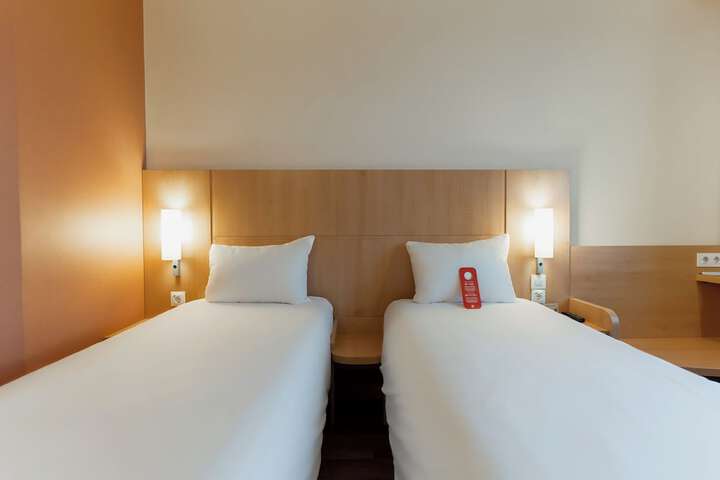 Room 9 of 67