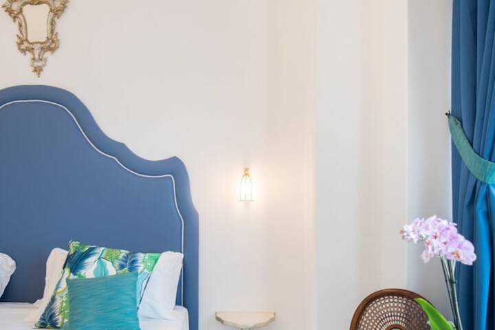 Room 5 of 289
