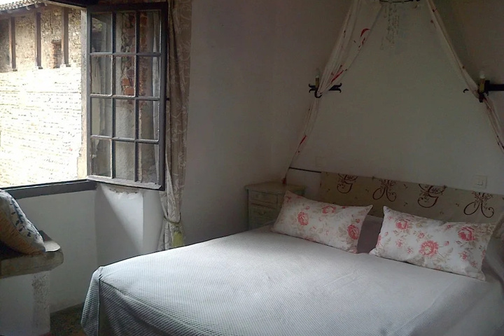 Room 2 of 17