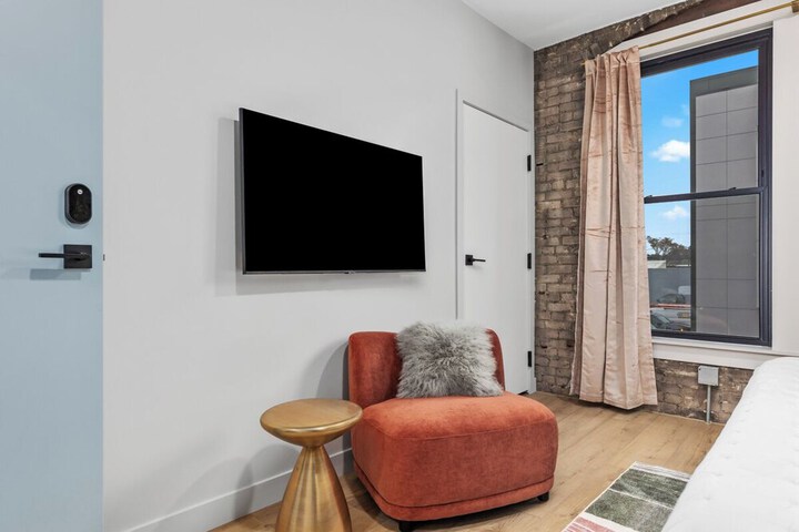 Room 8 of 22