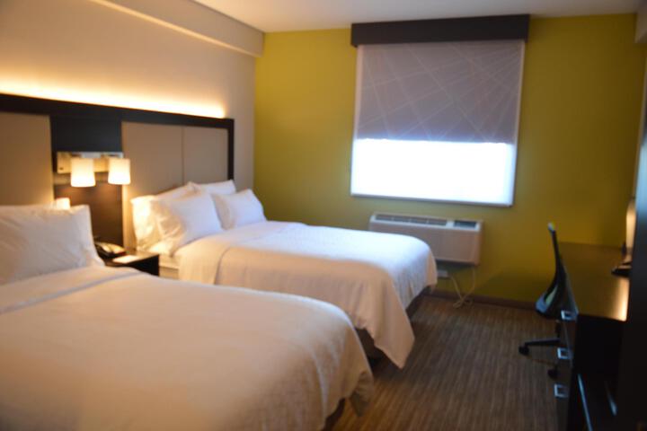 2 Double Beds (4 of 8)