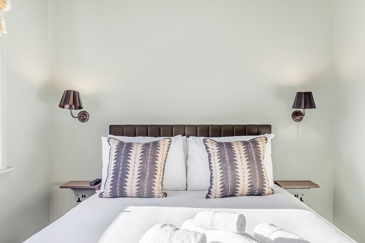 Room 32 of 57