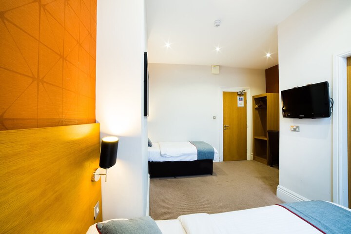 Room 16 of 48
