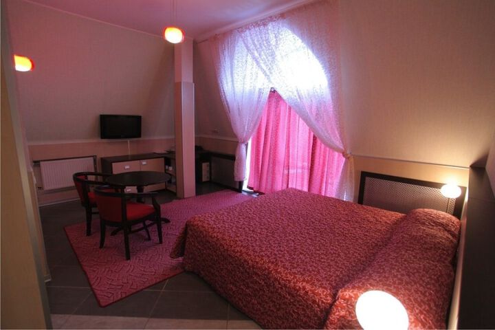 Room 5 of 42