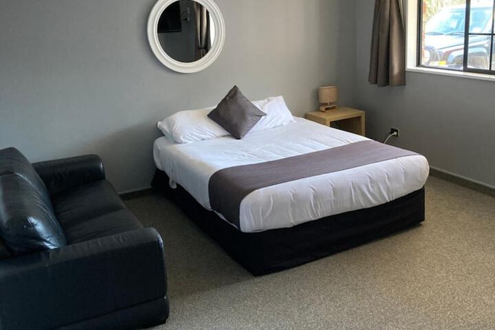 Room 13 of 42