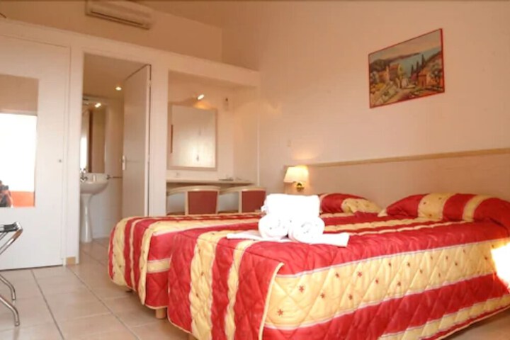 Room 4 of 20