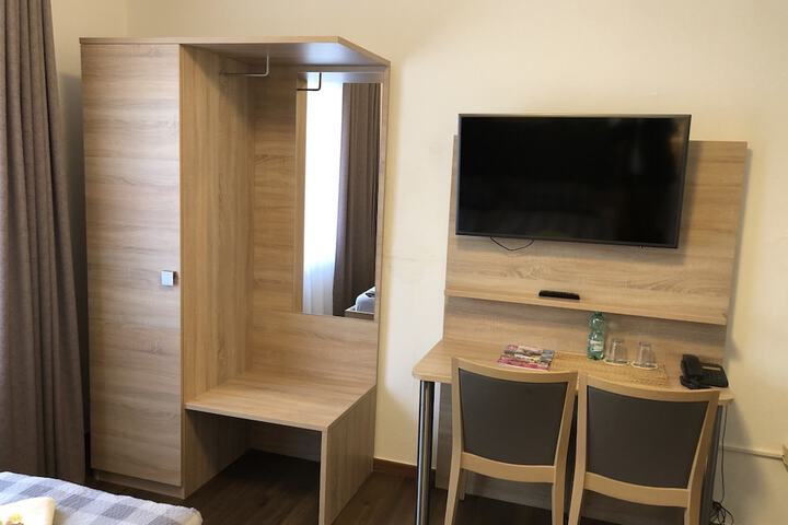 Room 12 of 46
