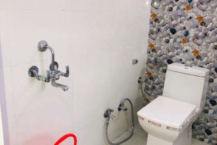 Room 14 of 18