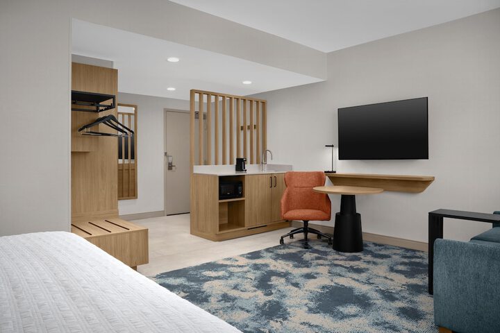 Room 18 of 38