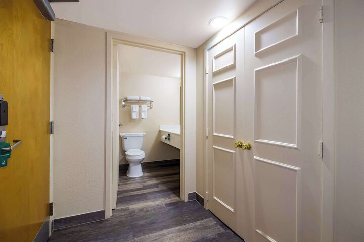 Double Accessible King Size Bed (7 of 20)