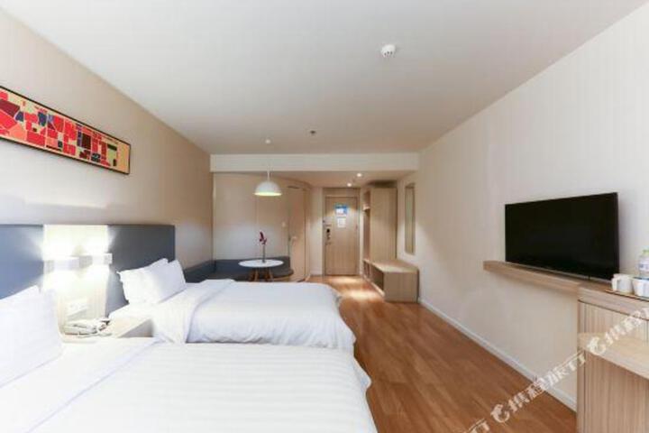 Hanting Hotel (Chongqing New memorial archway Fortune Center Hotel))