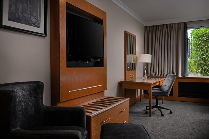 Room 16 of 143