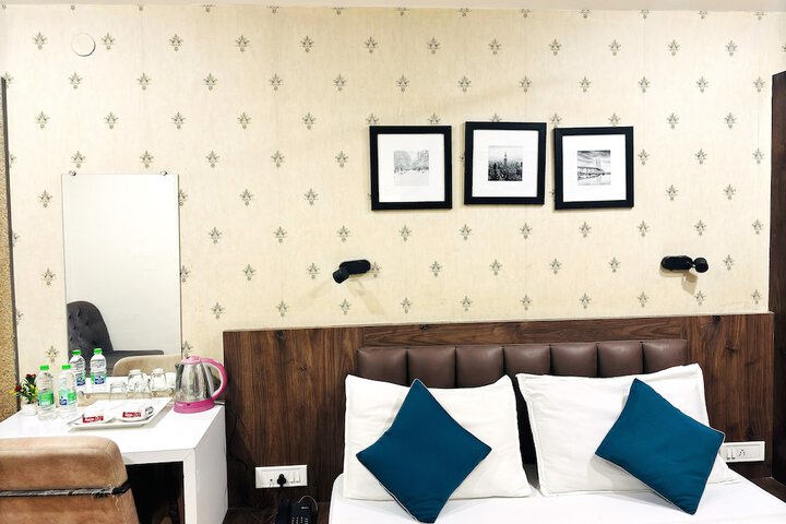 Room 18 of 28