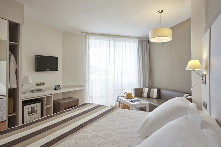 Room 10 of 76
