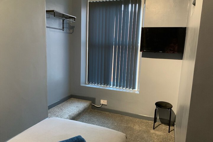 Room 25 of 39