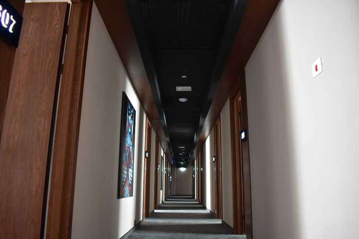 Ballroom/Hall 33 of 36