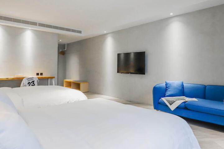 Room 50 of 135