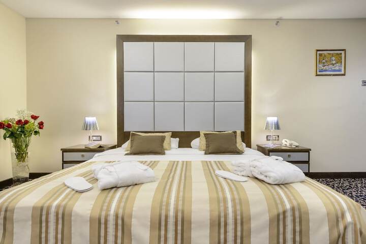 Room 28 of 152