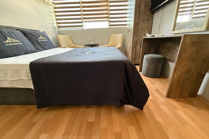 Room 7 of 19
