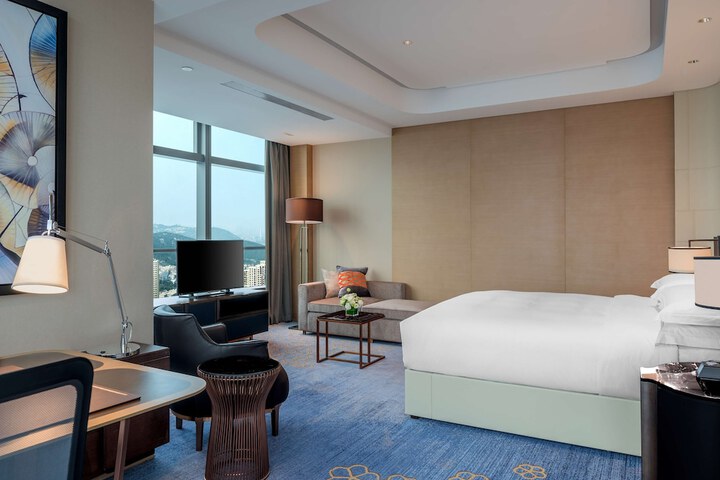 Room 26 of 100
