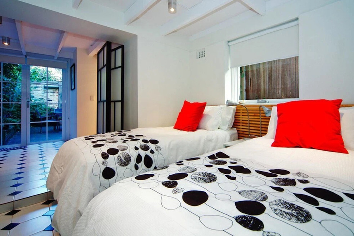 Room 4 of 13