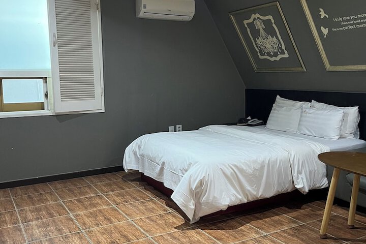 Room 16 of 29